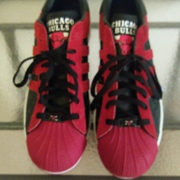 Men's Adidas Red Suede Shoes NBA Series Chicago Bulls Size 12